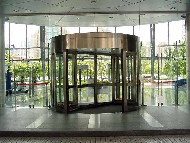 旋轉(zhuǎn)門 現(xiàn)代建筑的優(yōu)雅入口，旋轉(zhuǎn)門產(chǎn)品圖片與相冊(cè)賞析